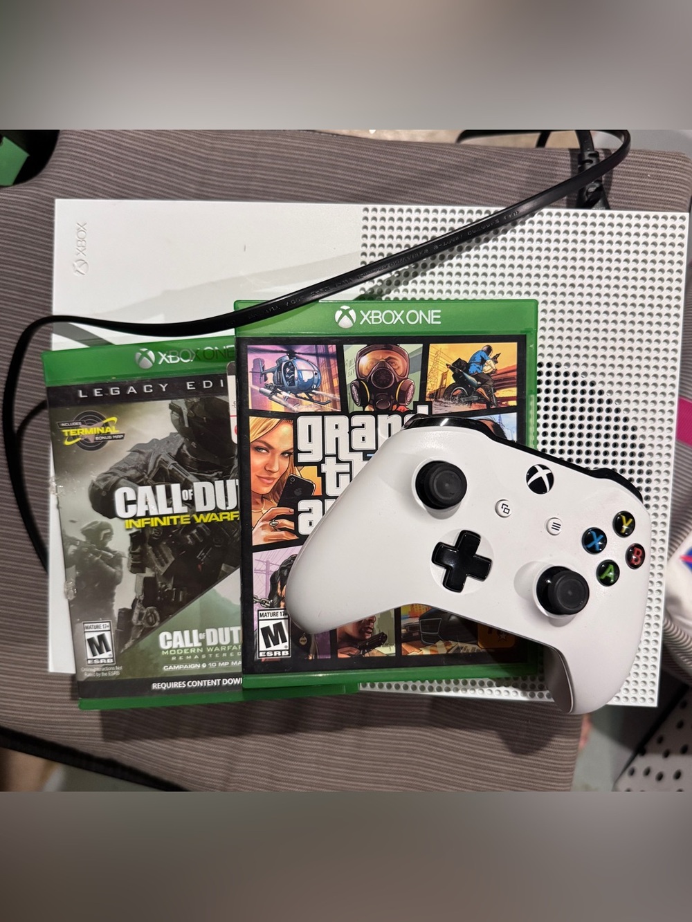 White Xbox One S Gaming System Wireless GTA & Controller Call of Duty Games